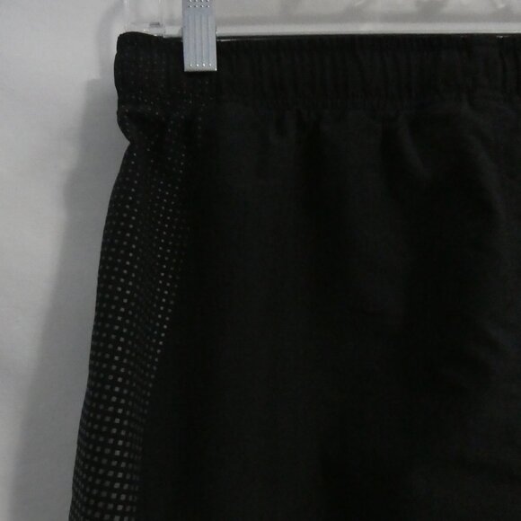 UNDER ARMOUR | medium | Loose Fit | Heat Gear | Black Exercise Shorts - Picture 10 of 16